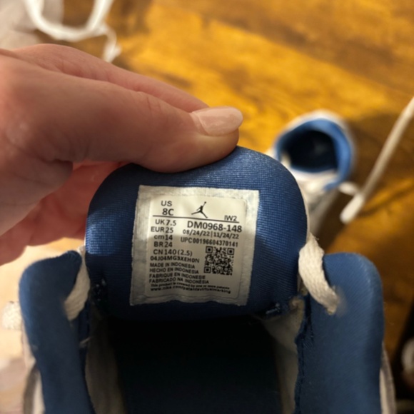 Jordan 3 Retro- 8C - Picture 2 of 4